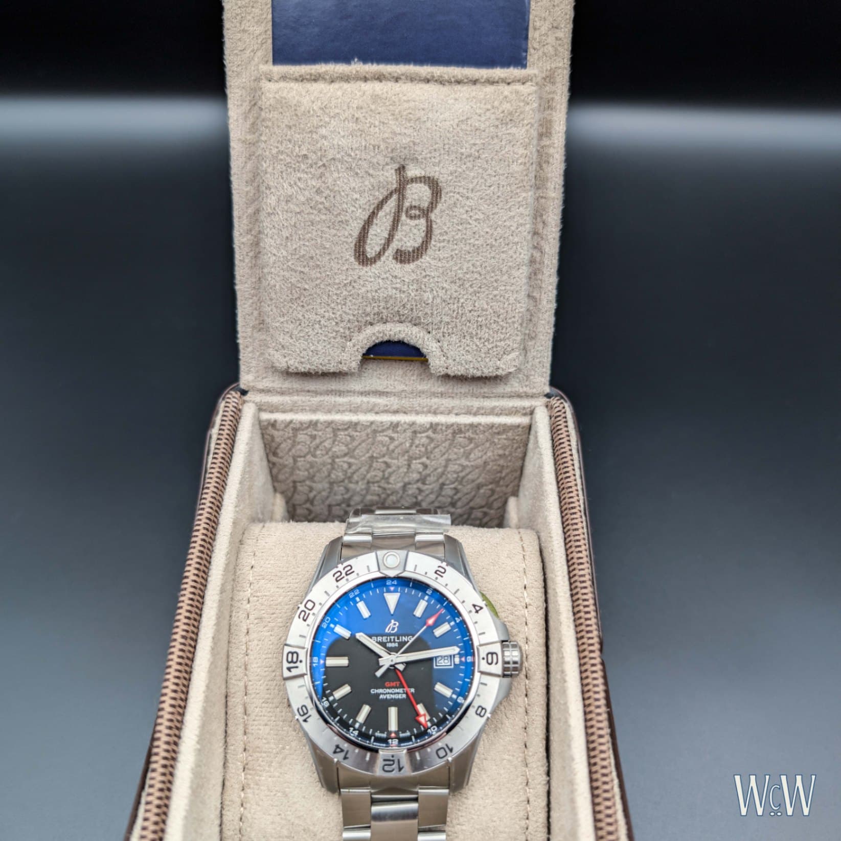 Breitling Avenger Automatic GMT 44